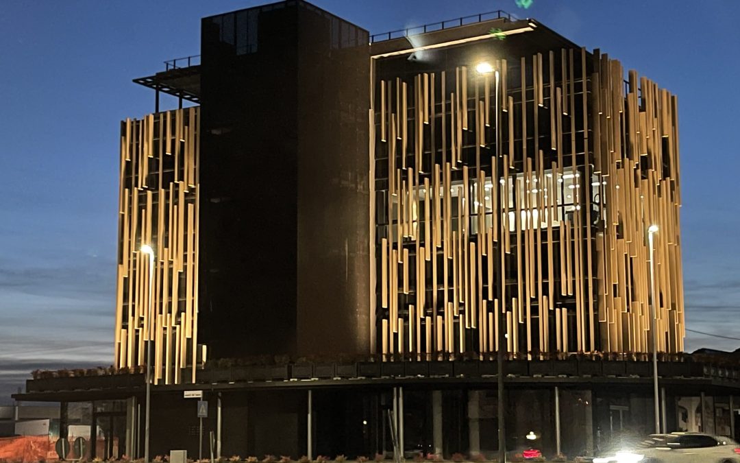 GIANO PALACE: Curtain walls and aluminum sunshades in Scorzè